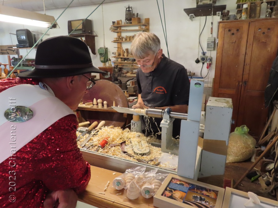 Drechseler in der alten Stuhlfabrik